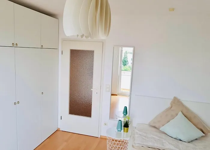 Gemuetliches 1-Zi Studio, Balkon, U-Bahn Naehe